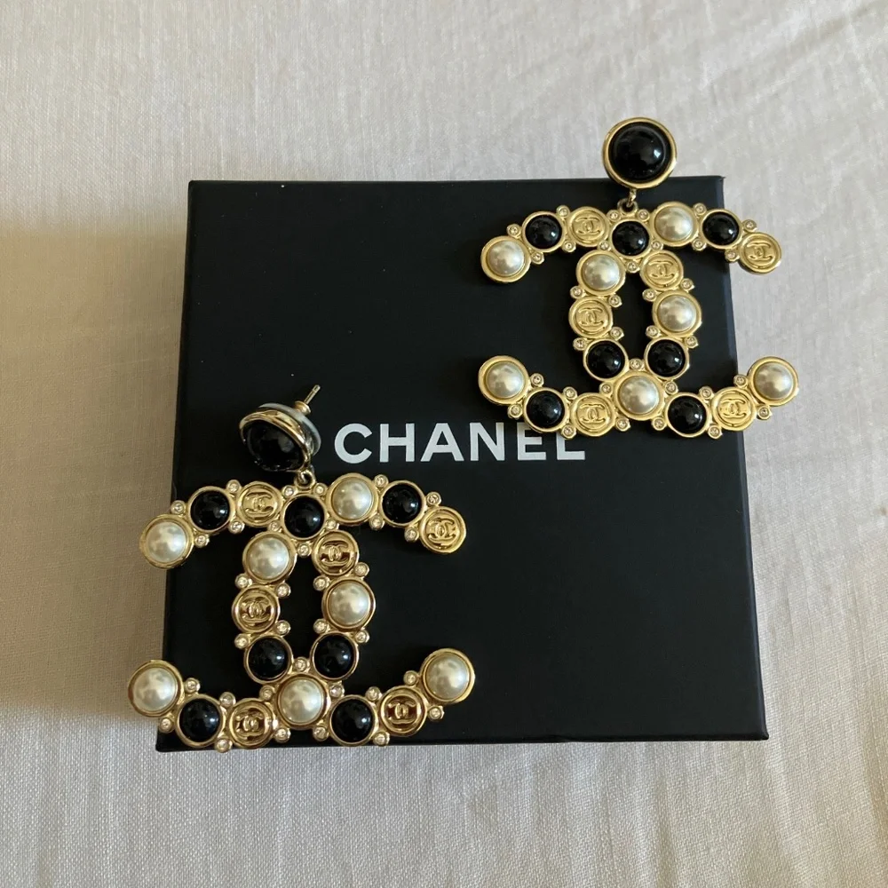 Authentic Chanel CC Large Logo Earrings - Picture 3 of 9